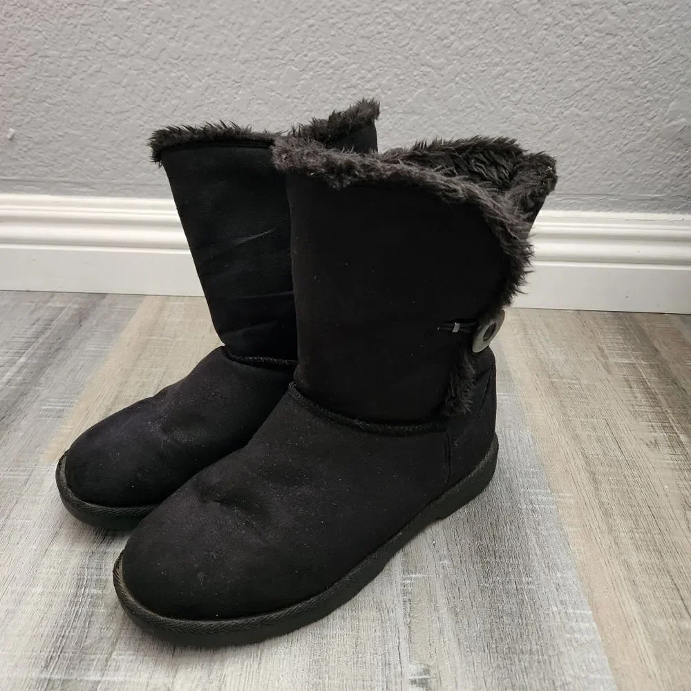 SO Women's SoJordie Black Faux Fur-Lined Boots Button Side Closure Size 7M
